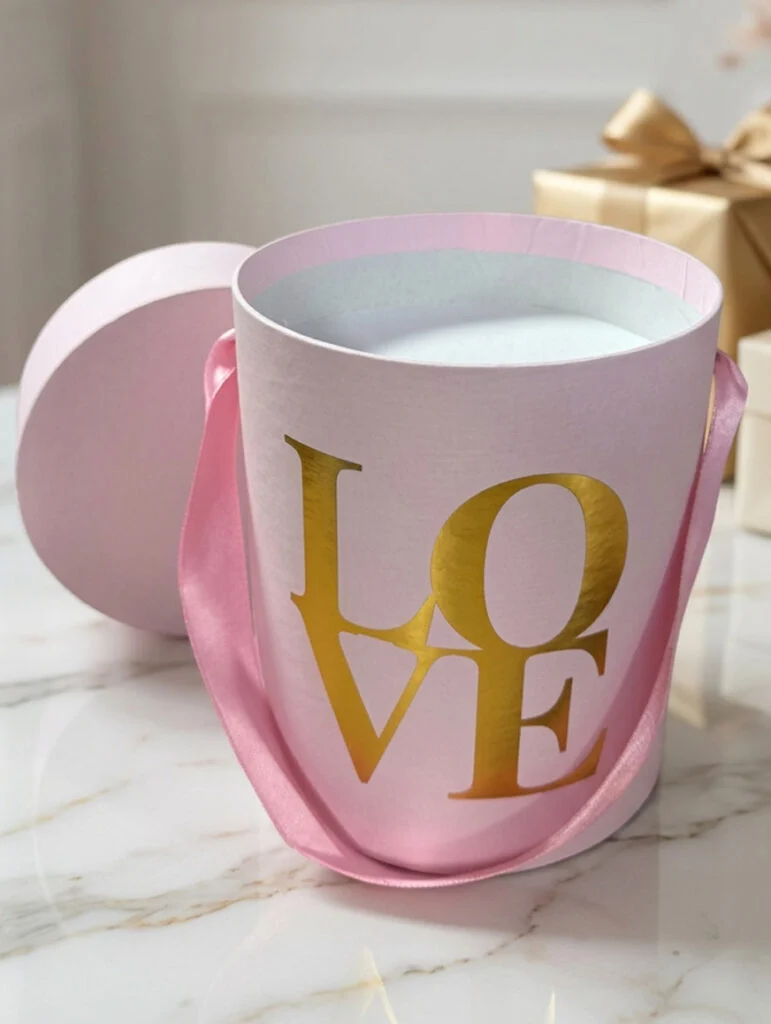 Toptan pembe Love yazılı hediye kutusu kurdele saplı