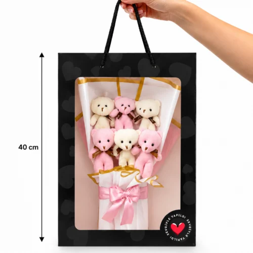40x28 cm ölçü bilgisi görünen pembe krem ayıcık buketi ve siyah taşıma çantası