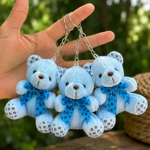 Metal zincir halkalı mavi peluş ayıcık anahtarlık detay görünümü