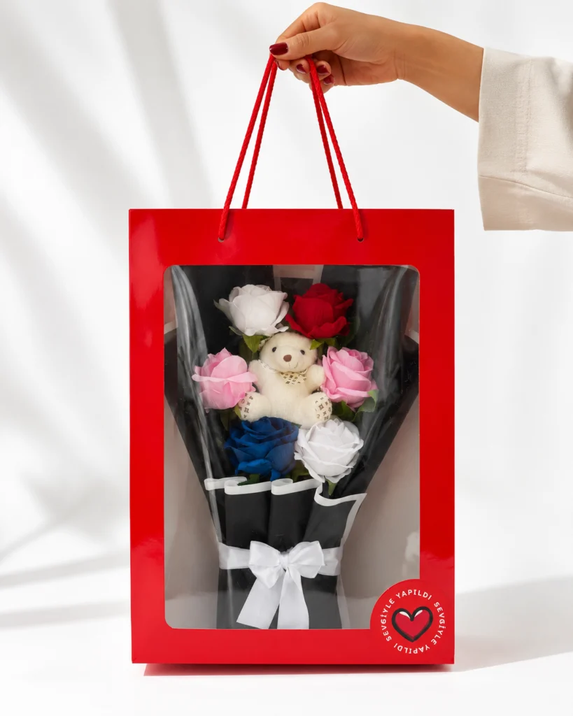 Toptan asetat kutulu ayıcıklı karışık renk gül buketi 40x28 cm hediyelik ürün