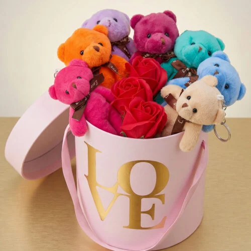 Pembe Love kutuda anahtarlık ayıcık ve kırmızı gül hediyelik ürün