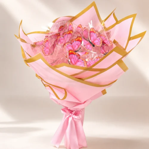 Pembe kelebekli led ışıklı buket gold kenarlı ambalajlı toptan çiçekçi hediyelik ürünü