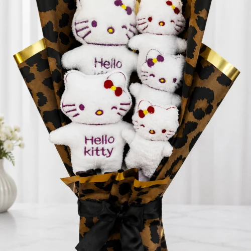 Leopar desenli Hello Kitty peluş buketi siyah kurdeleli hediye modeli