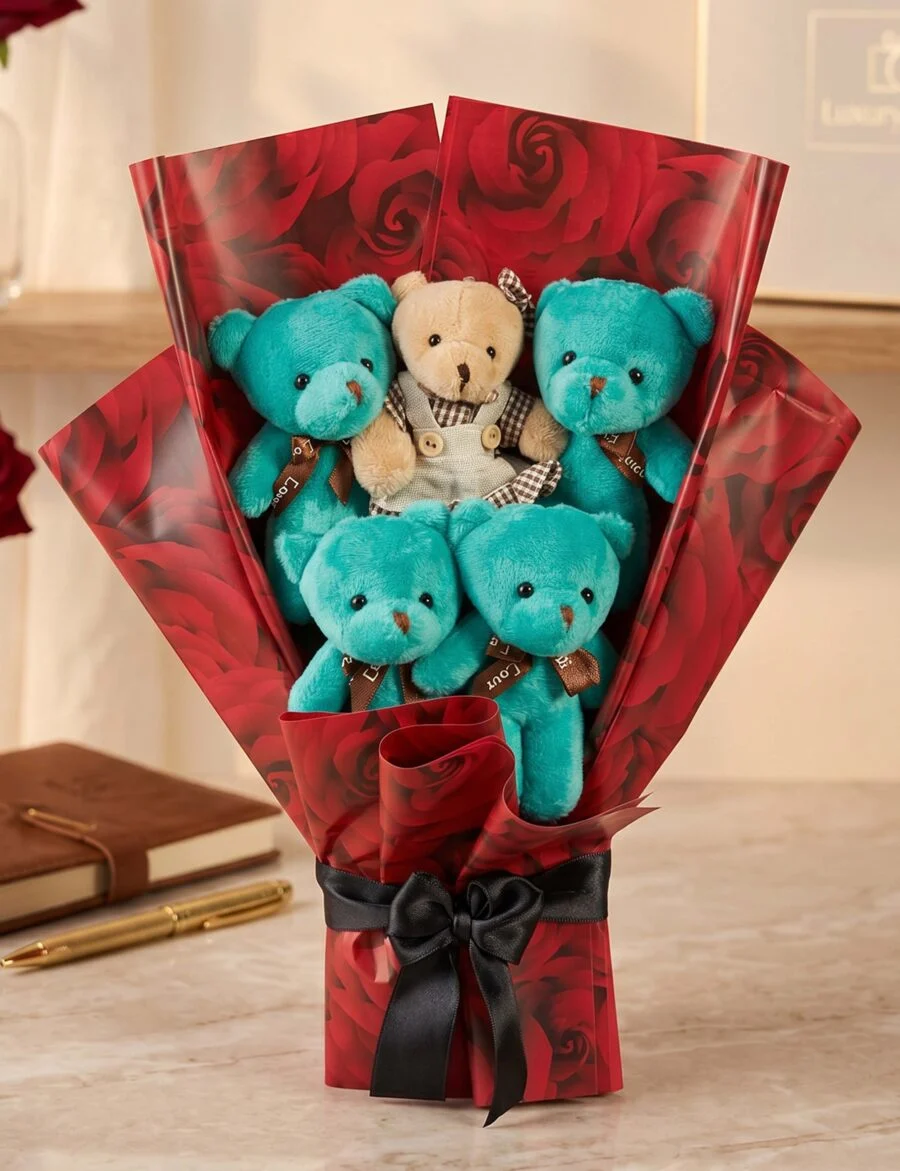 Toptan 5’li yeşil krem peluş ayıcık buketi kırmızı gül desenli ambalajlı siyah fiyonklu hediye modeli