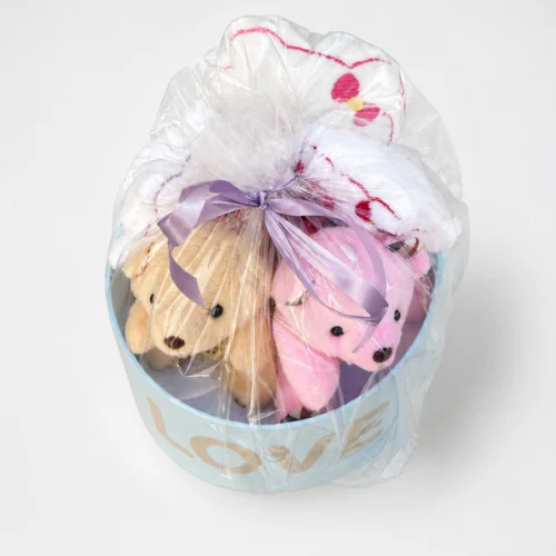 Love yazılı mavi silindir kutuda peluş ayıcık ve Hello Kitty hediyelik set