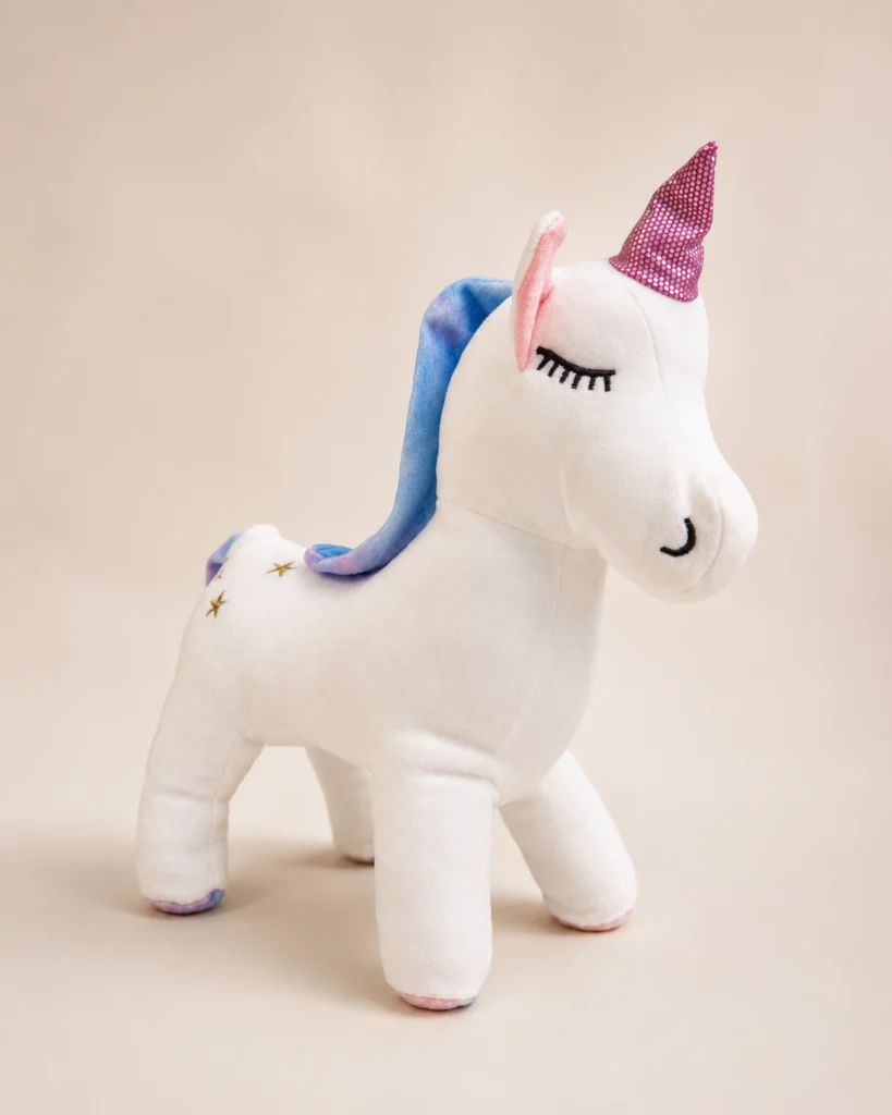 Beyaz renkli 30x32 cm toptan peluş unicorn yan görünümü