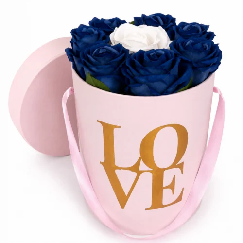 Toptan kutuda gül, pembe Love kutu içinde lacivert ve beyaz kadife güller