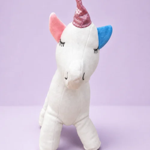 Önden görünümde beyaz renkli toptan peluş unicorn 30x32 cm
