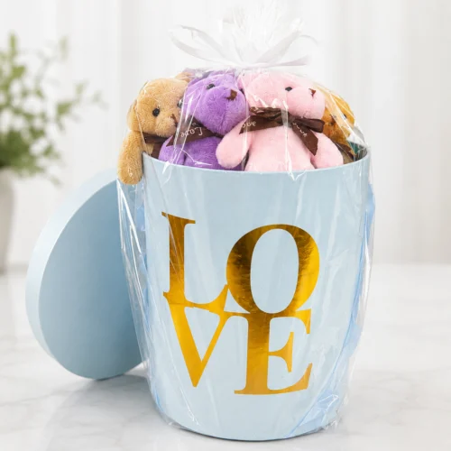 Mavi Love kutuda 8li mini peluş ayıcık hediye sunumu